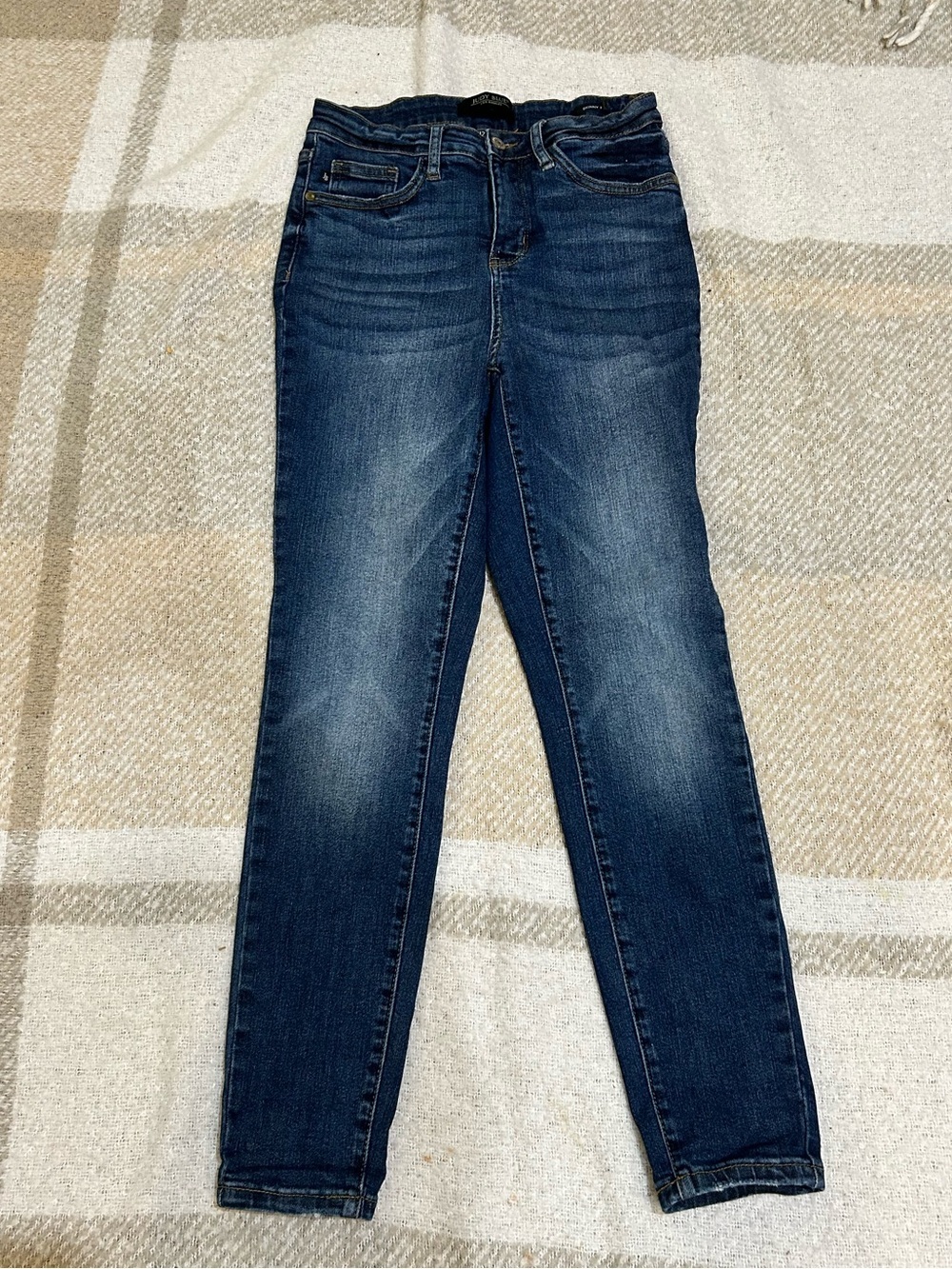 Judy Blue Medium Wash Skinny Jeans in Blue EUC